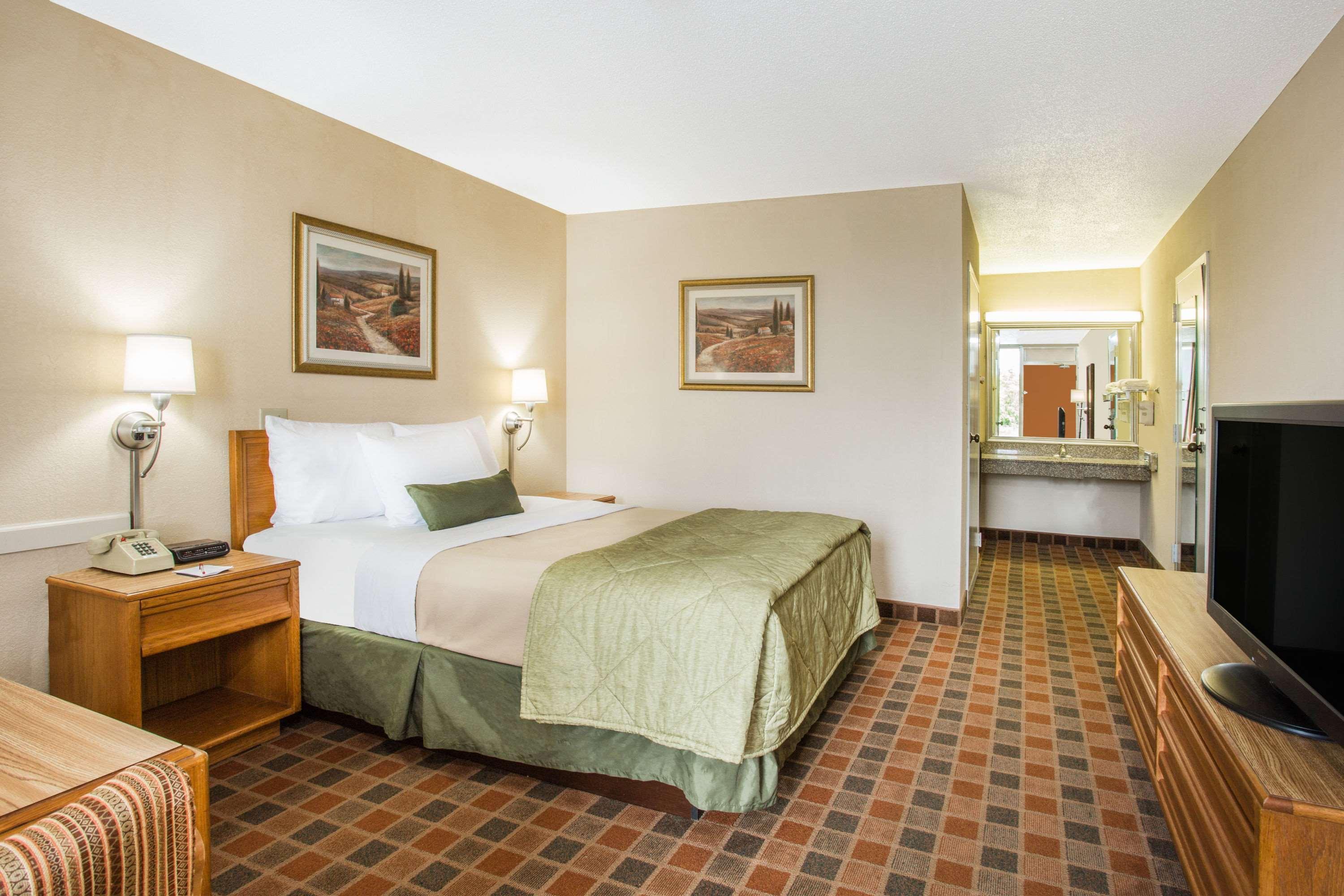 Ramada By Wyndham Wytheville Extérieur photo