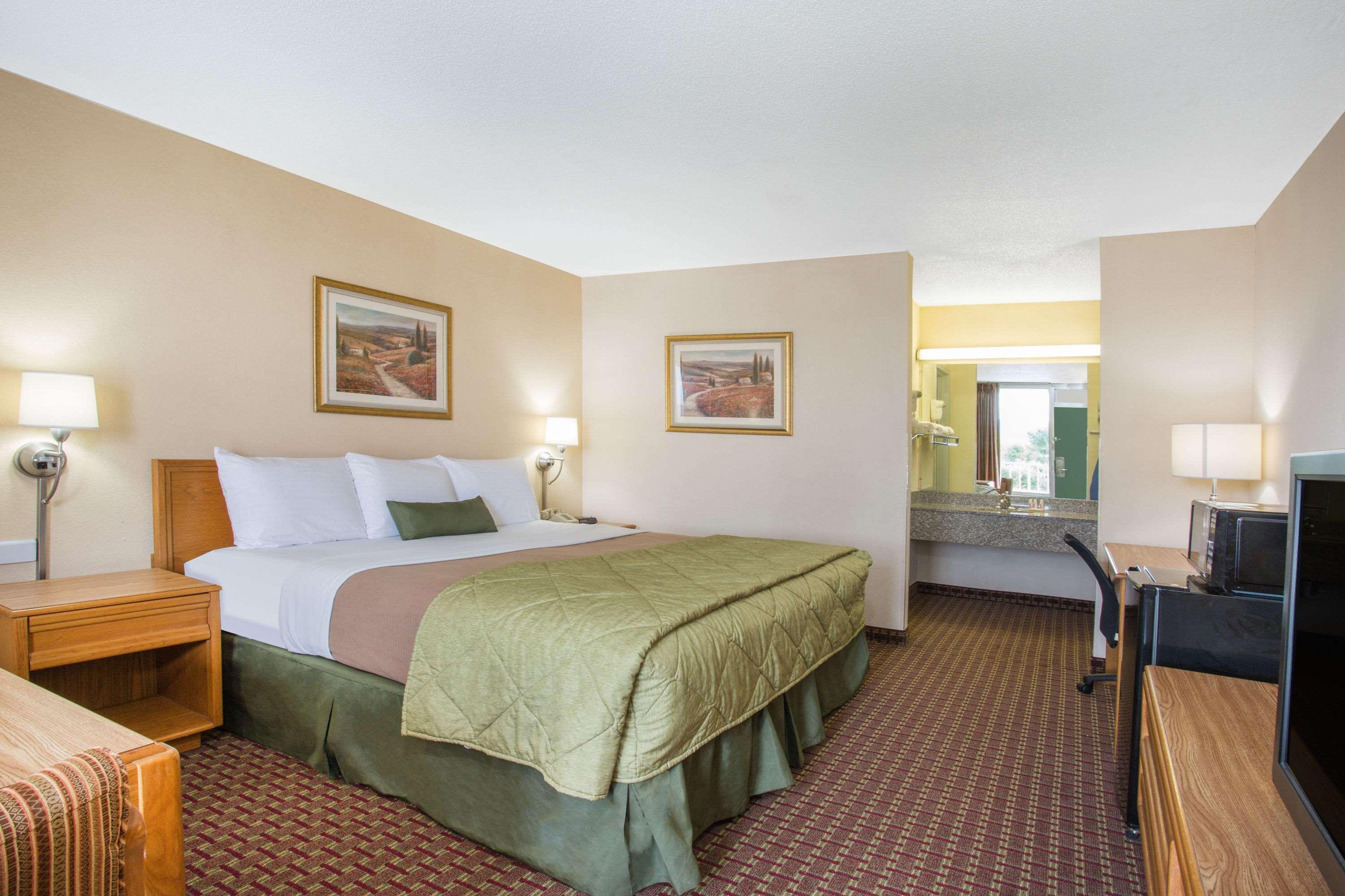 Ramada By Wyndham Wytheville Extérieur photo