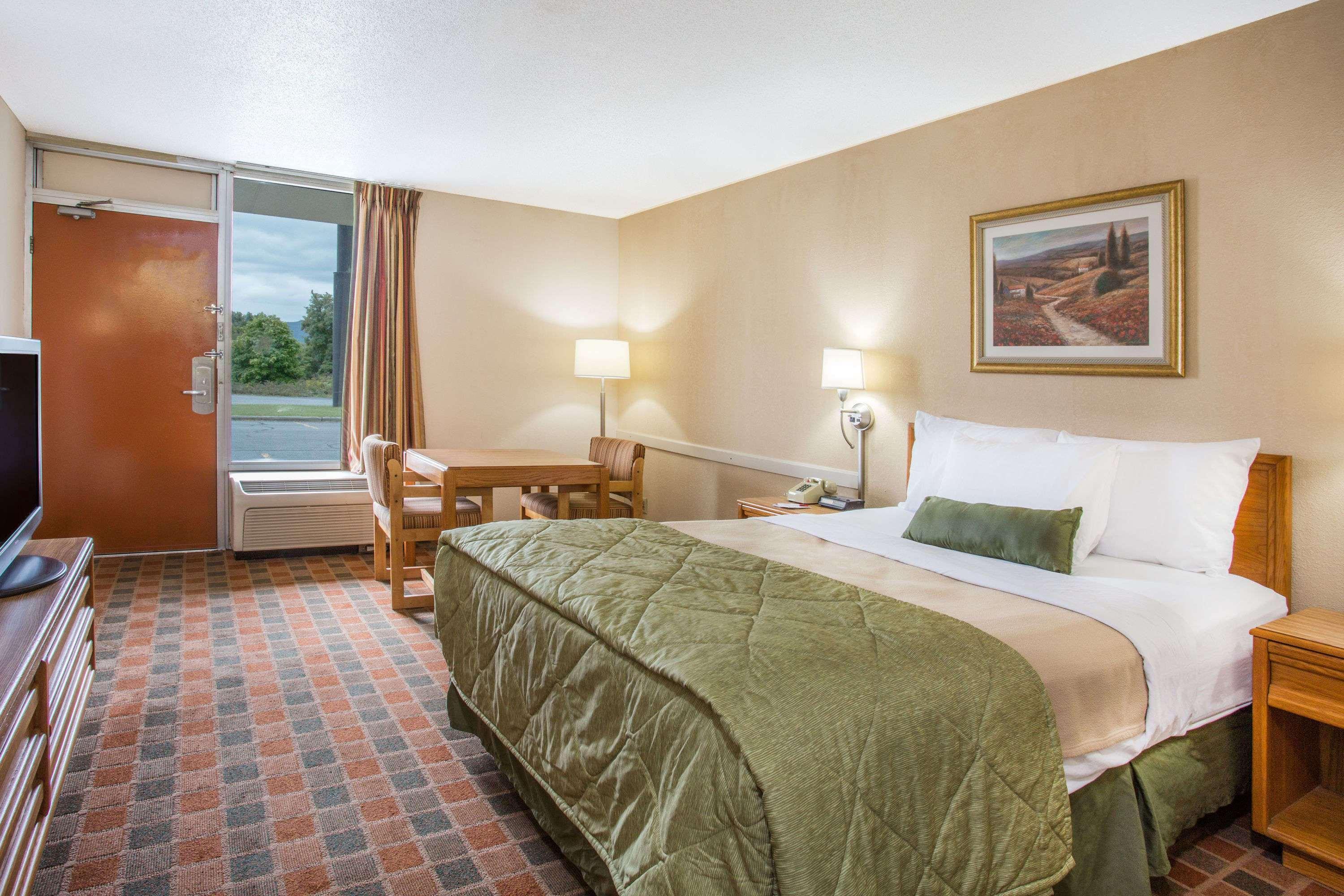 Ramada By Wyndham Wytheville Extérieur photo