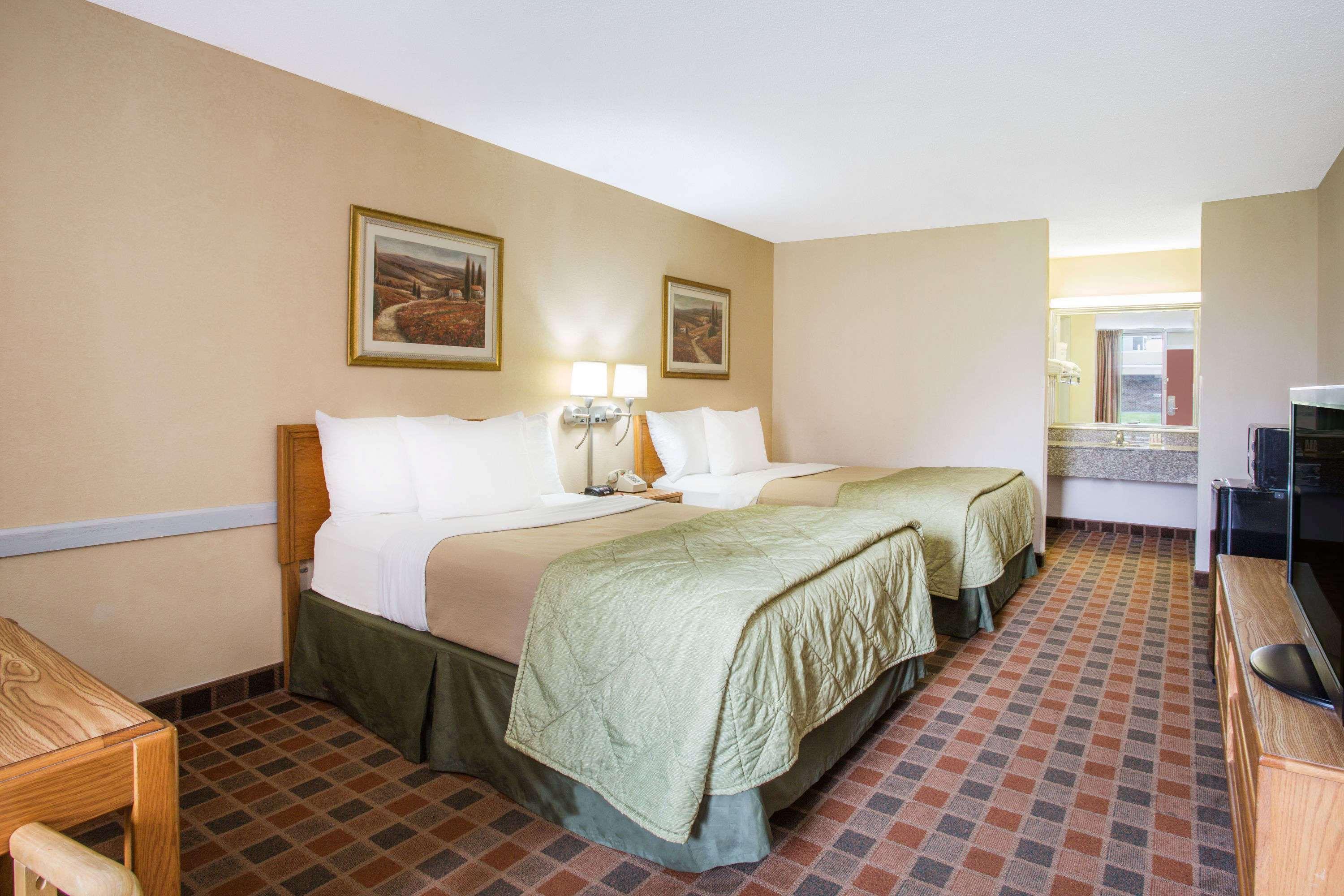 Ramada By Wyndham Wytheville Extérieur photo