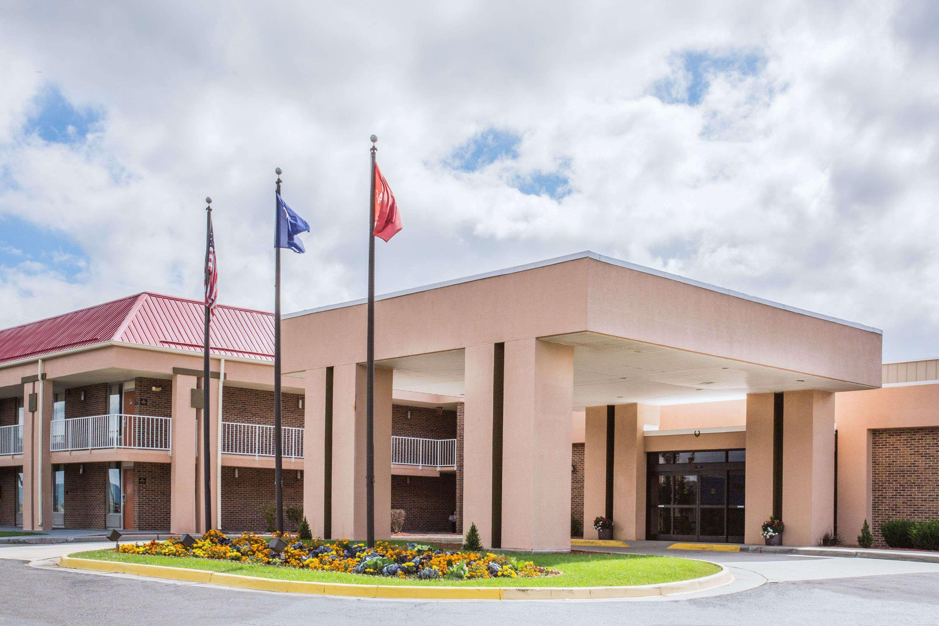 Ramada By Wyndham Wytheville Extérieur photo