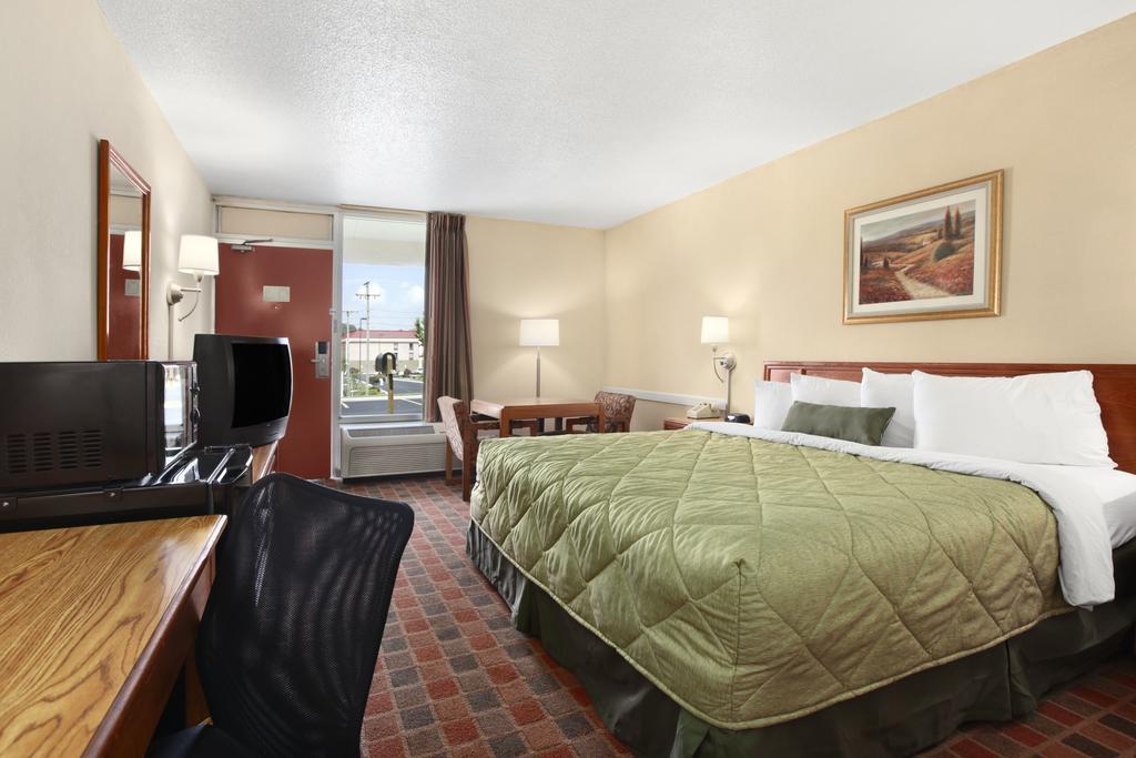 Ramada By Wyndham Wytheville Extérieur photo