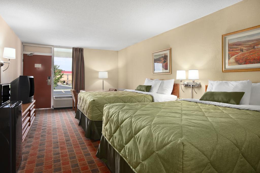 Ramada By Wyndham Wytheville Extérieur photo