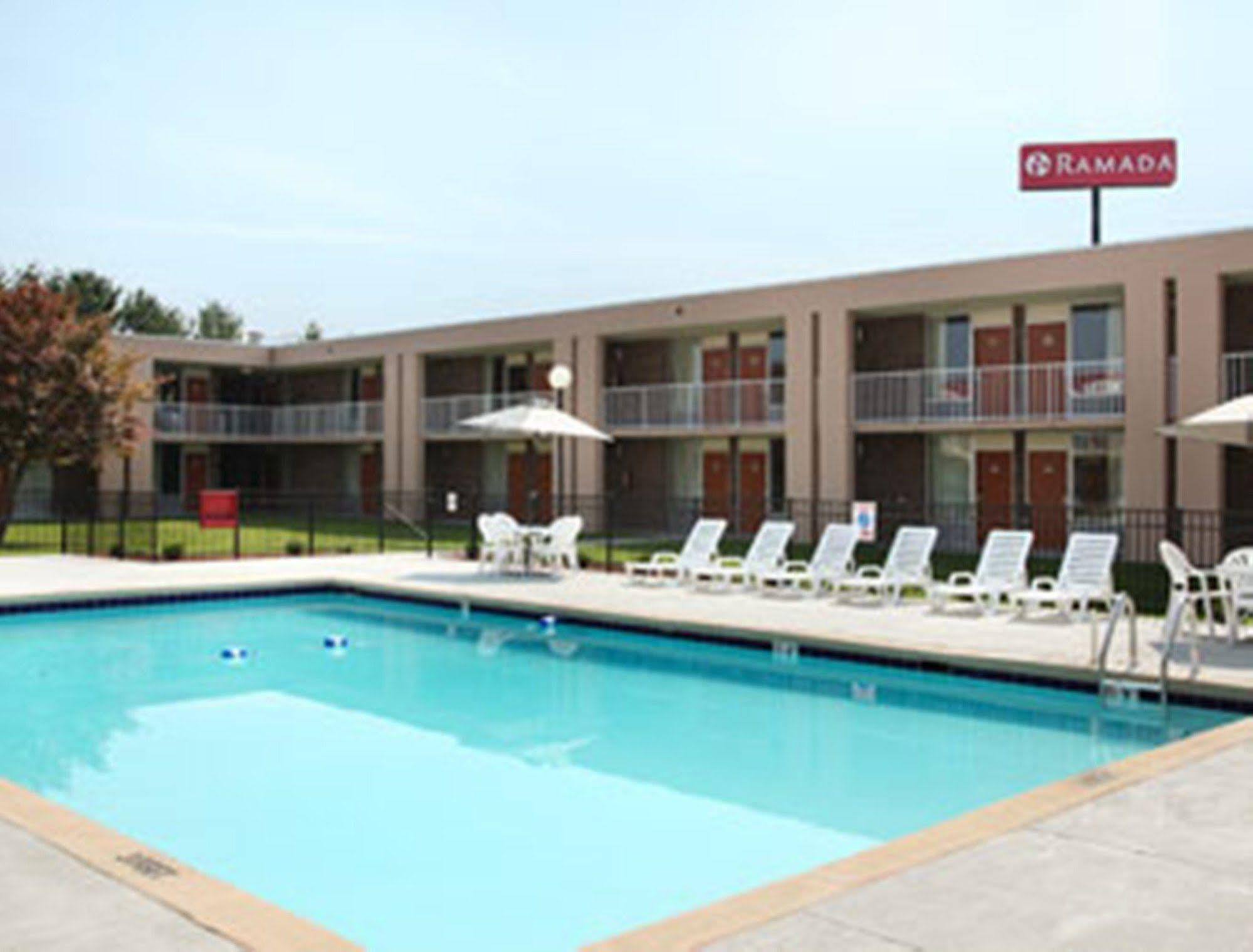 Ramada By Wyndham Wytheville Extérieur photo