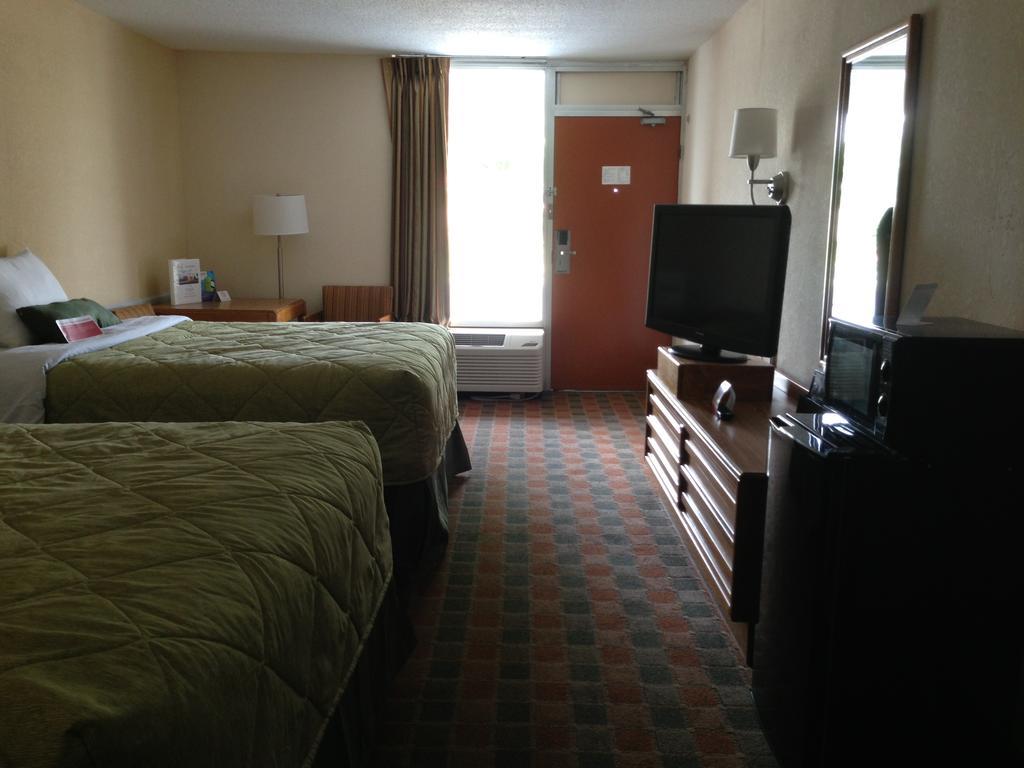 Ramada By Wyndham Wytheville Extérieur photo