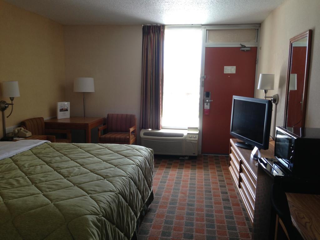 Ramada By Wyndham Wytheville Extérieur photo